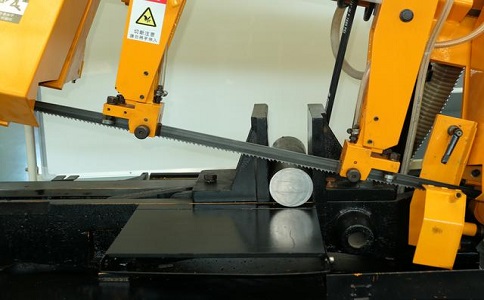 隆回数控带锯床自动送料精度会出现偏差吗？